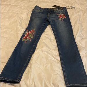 New with tags Girls embroidered skinny jeans
